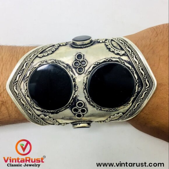 Single Afghan Black Stone Cuff Bracelet Set: Vintage Silver-Tone Boho Jewelry - Picture 9 of 15